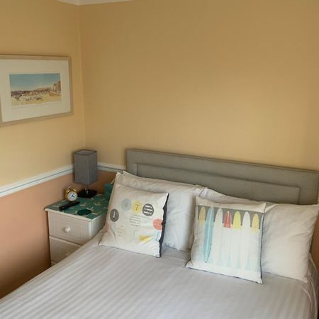 Green Apple Bed And Breakfast เซนต์ไอฟส์ ภายนอก รูปภาพ