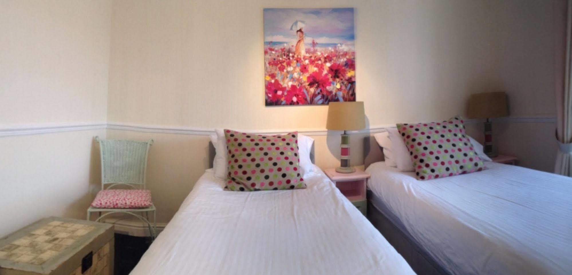 Green Apple Bed And Breakfast เซนต์ไอฟส์ ภายนอก รูปภาพ
