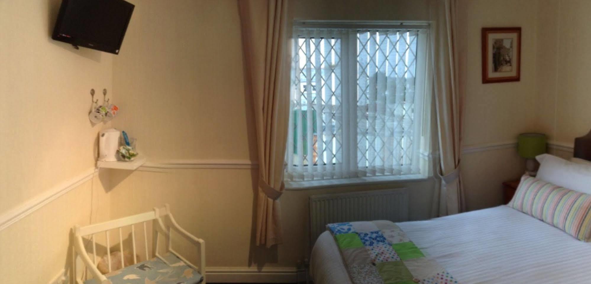 Green Apple Bed And Breakfast เซนต์ไอฟส์ ภายนอก รูปภาพ